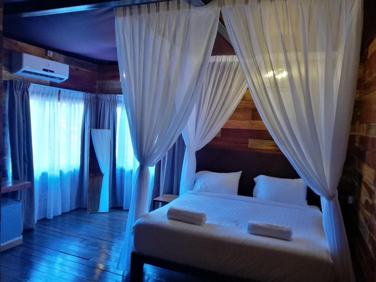 Utan Teluk Nipah Villa Pekan Pangkor Exterior photo