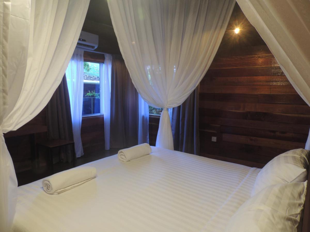 Utan Teluk Nipah Villa Pekan Pangkor Exterior photo