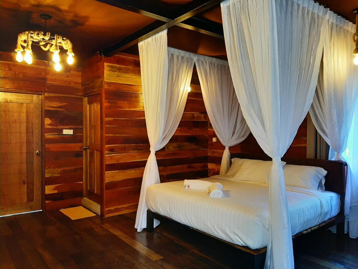 Utan Teluk Nipah Villa Pekan Pangkor Exterior photo